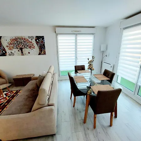 Cosy 1, 2 Chambres, 6 Personnes, 3 Min Gare, Parking Prive Apartment
