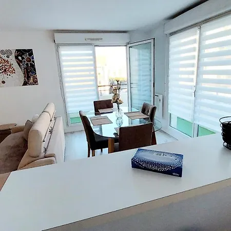 Cosy 1, 2 Chambres, 6 Personnes, 3 Min Gare, Parking Prive Cergy