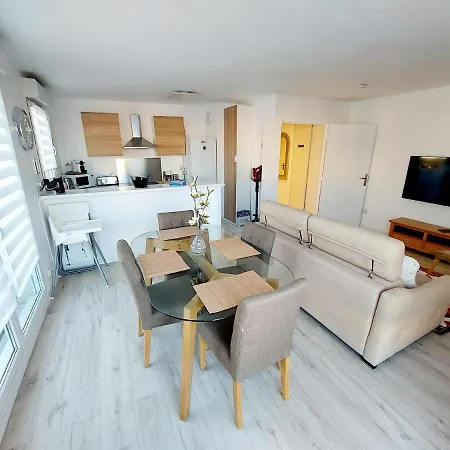 Cosy 1, 2 Chambres, 6 Personnes, 3 Min Gare, Parking Prive Apartment *